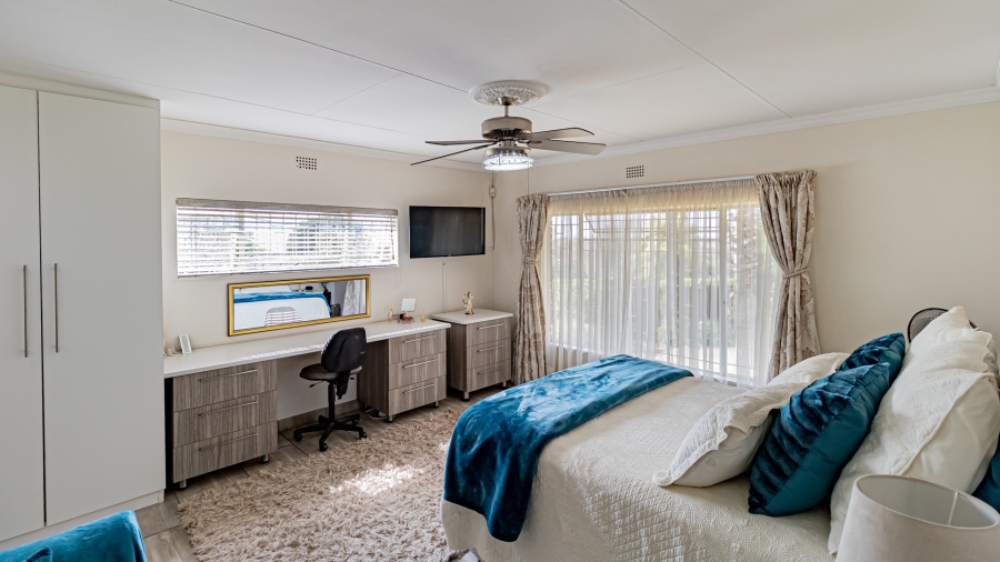 5 Bedroom Property for Sale in Rant En Dal Gauteng