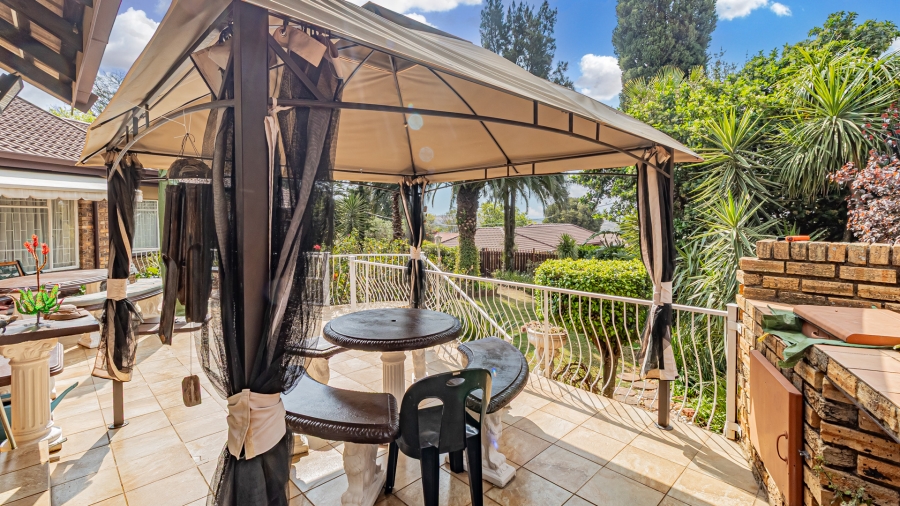 5 Bedroom Property for Sale in Rant En Dal Gauteng