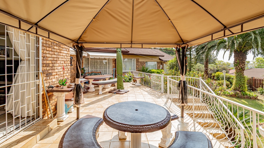 5 Bedroom Property for Sale in Rant En Dal Gauteng
