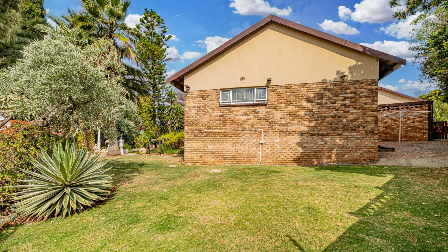 5 Bedroom Property for Sale in Rant En Dal Gauteng