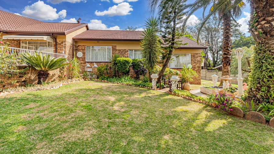 5 Bedroom Property for Sale in Rant En Dal Gauteng