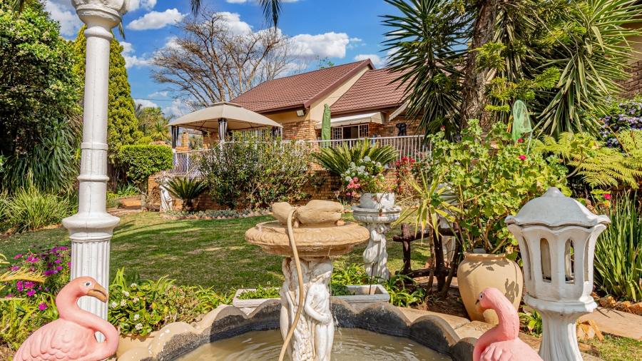 5 Bedroom Property for Sale in Rant En Dal Gauteng