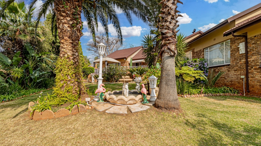 5 Bedroom Property for Sale in Rant En Dal Gauteng