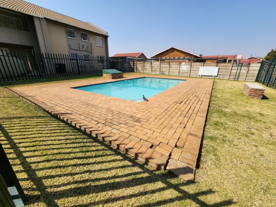 2 Bedroom Property for Sale in Ravenswood Gauteng