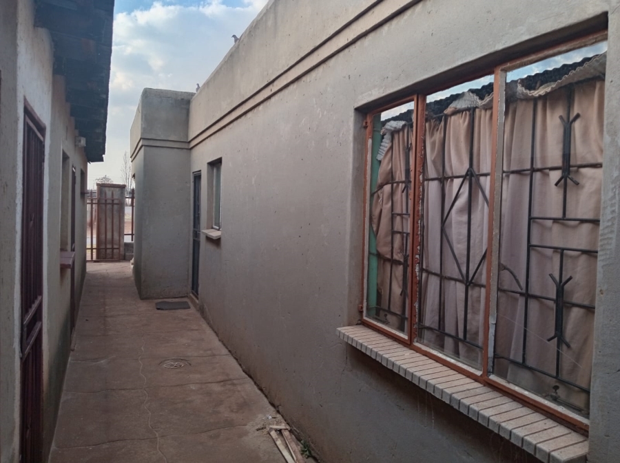 1 Bedroom Property for Sale in Zonkezizwe Gauteng