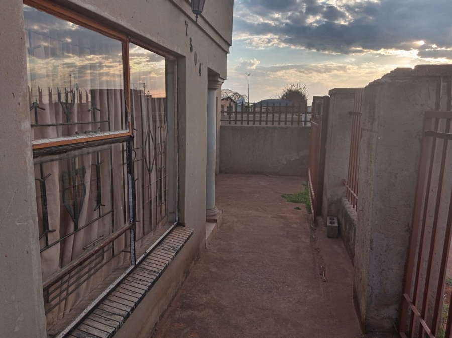 1 Bedroom Property for Sale in Zonkezizwe Gauteng