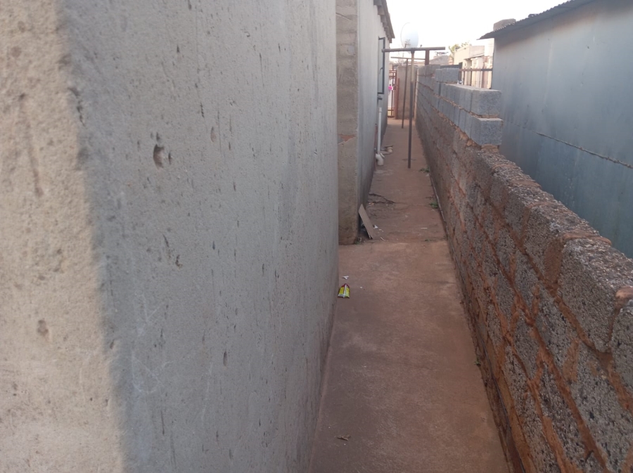 1 Bedroom Property for Sale in Zonkezizwe Gauteng