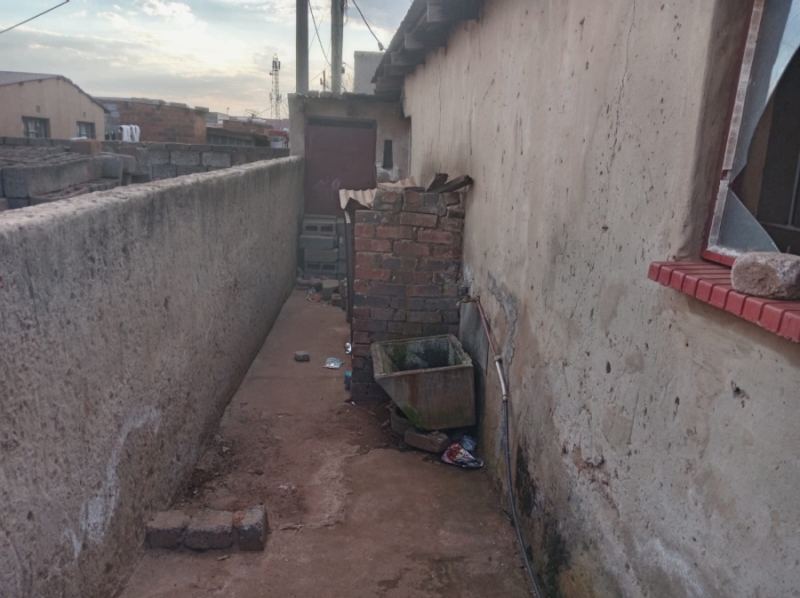 1 Bedroom Property for Sale in Zonkezizwe Gauteng