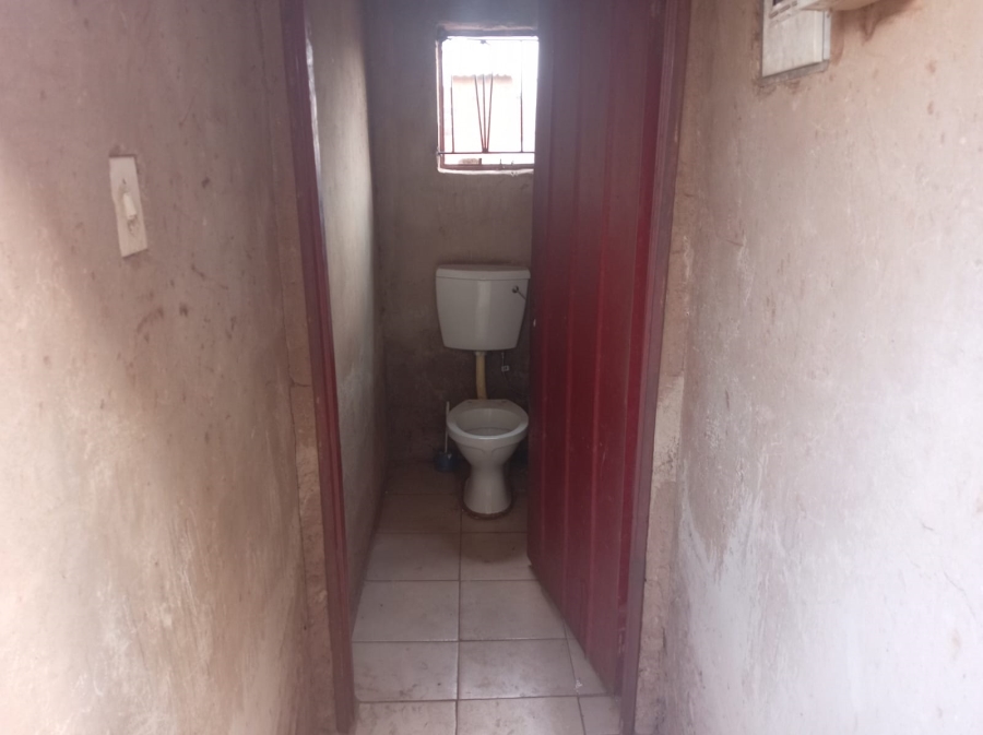 1 Bedroom Property for Sale in Zonkezizwe Gauteng