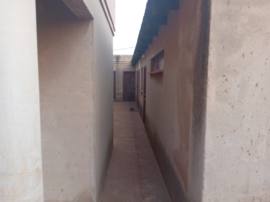 1 Bedroom Property for Sale in Zonkezizwe Gauteng