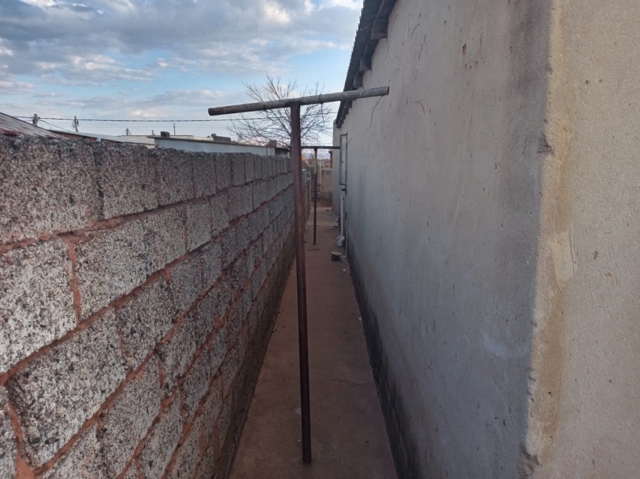 1 Bedroom Property for Sale in Zonkezizwe Gauteng