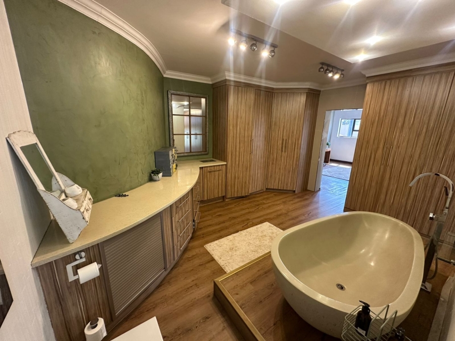 4 Bedroom Property for Sale in Midstream Estate Gauteng