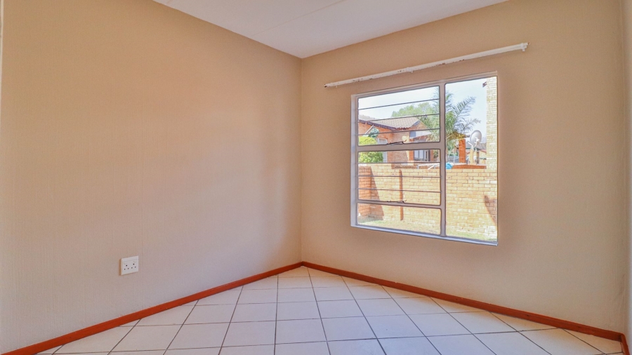2 Bedroom Property for Sale in Honeypark Gauteng