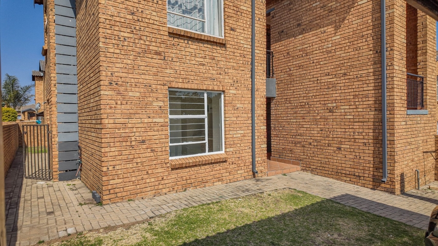 2 Bedroom Property for Sale in Honeypark Gauteng