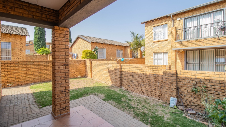 2 Bedroom Property for Sale in Honeypark Gauteng