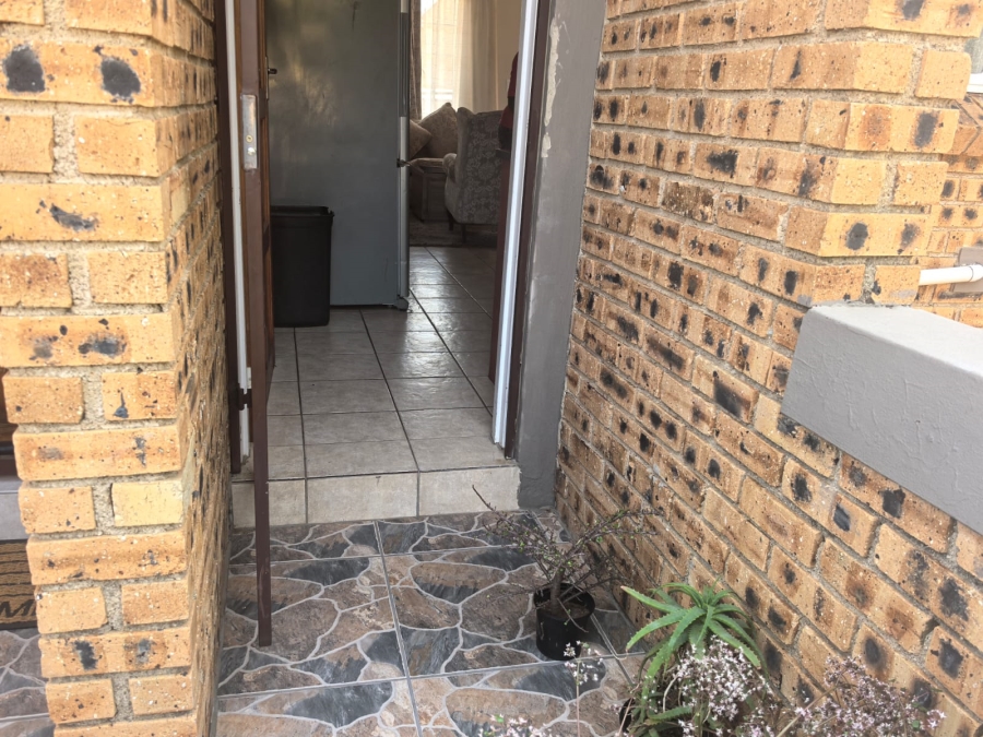 2 Bedroom Property for Sale in Strubensvallei Gauteng