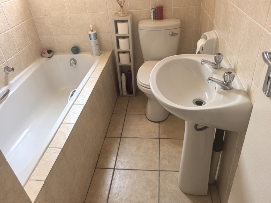 2 Bedroom Property for Sale in Strubensvallei Gauteng