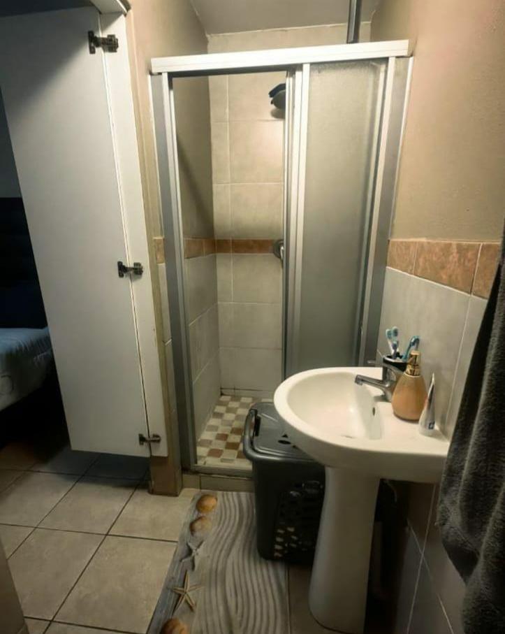 To Let 2 Bedroom Property for Rent in Princess A H Gauteng