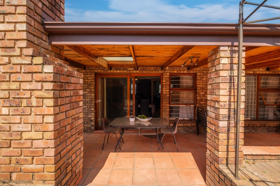 4 Bedroom Property for Sale in Northcliff Gauteng