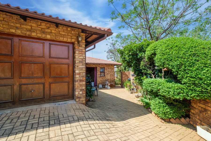 4 Bedroom Property for Sale in Northcliff Gauteng