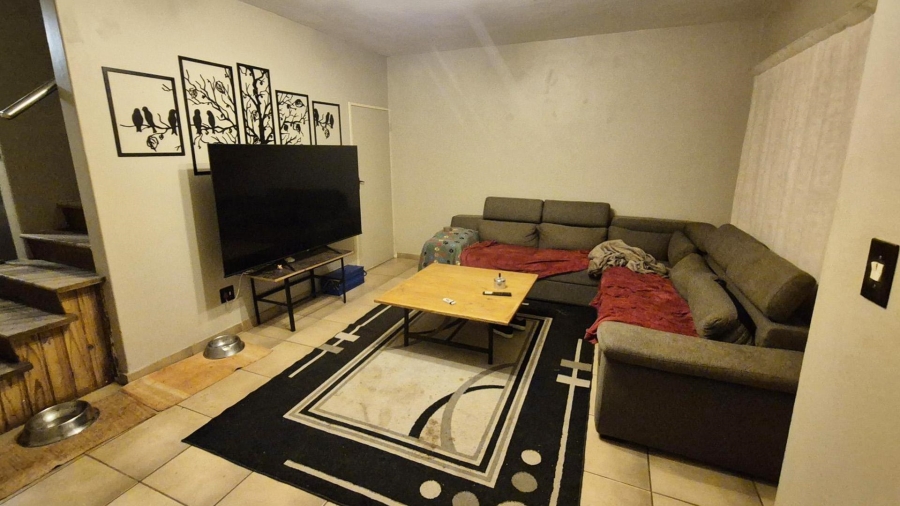 2 Bedroom Property for Sale in Rhodesfield Gauteng
