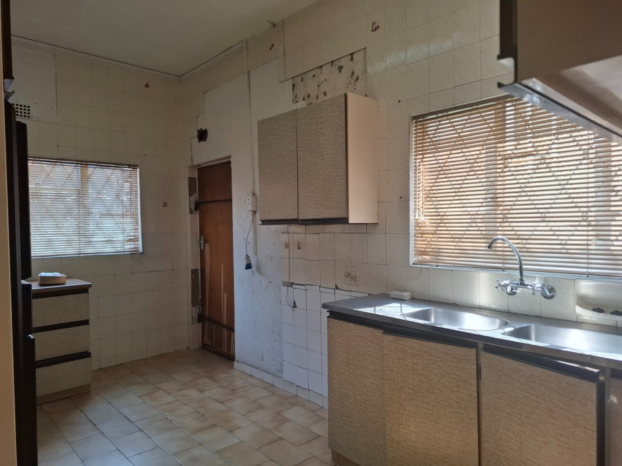 6 Bedroom Property for Sale in Actonville Gauteng