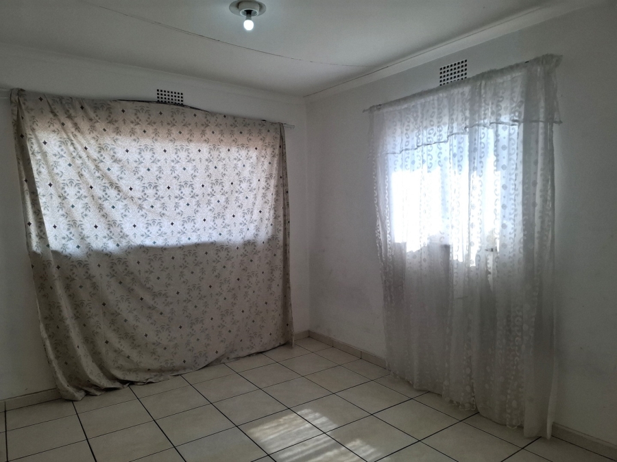 6 Bedroom Property for Sale in Actonville Gauteng