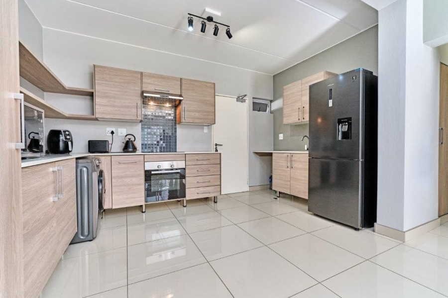 2 Bedroom Property for Sale in Blue Hills Gauteng