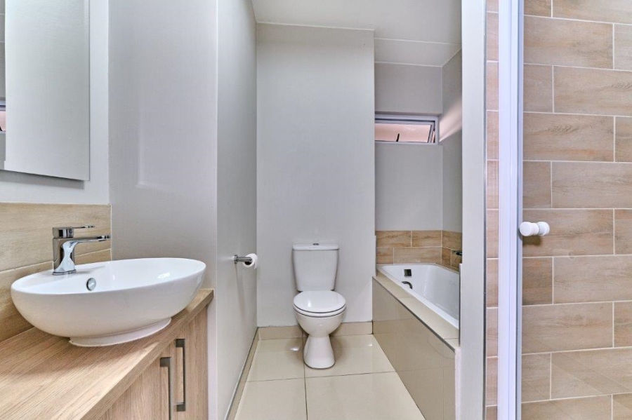 2 Bedroom Property for Sale in Blue Hills Gauteng