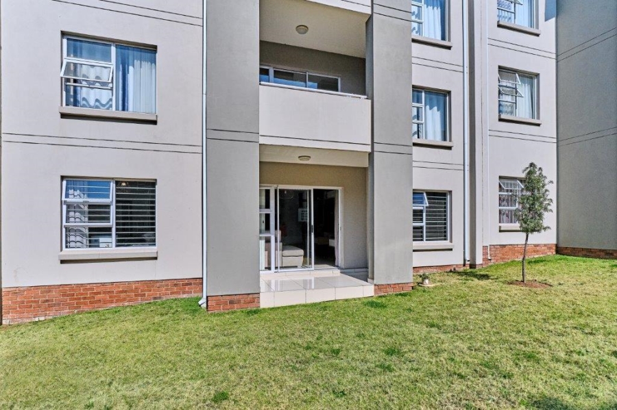 2 Bedroom Property for Sale in Blue Hills Gauteng