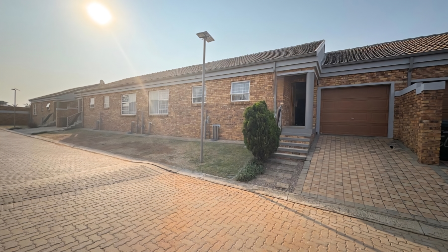 3 Bedroom Property for Sale in Bartlett Gauteng