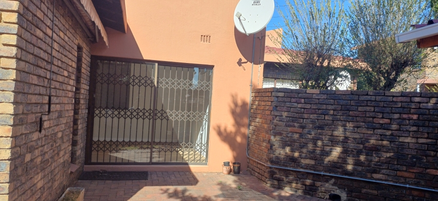 To Let 2 Bedroom Property for Rent in Montgomery Park Gauteng