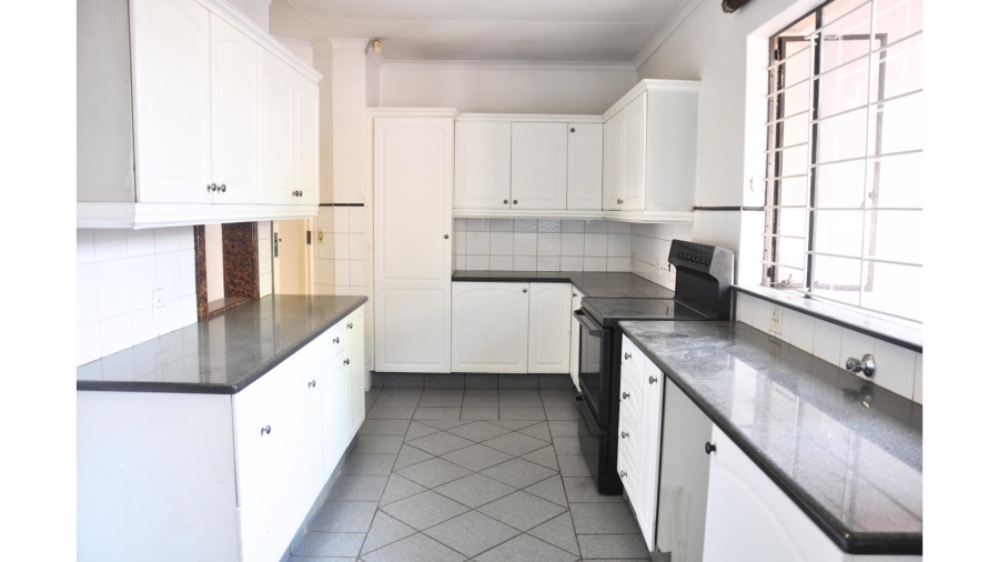 6 Bedroom Property for Sale in Paulshof Gauteng