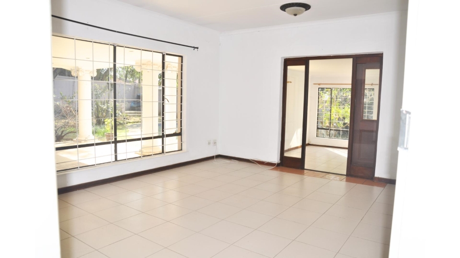 6 Bedroom Property for Sale in Paulshof Gauteng