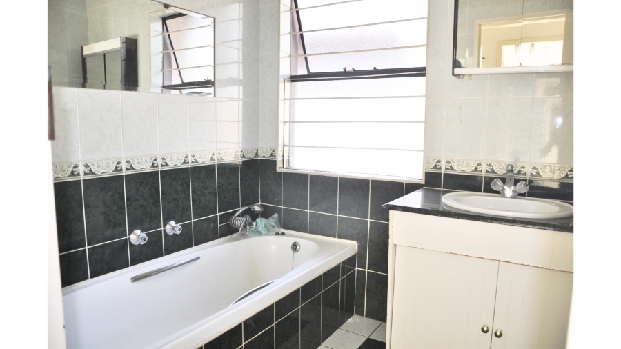 6 Bedroom Property for Sale in Paulshof Gauteng
