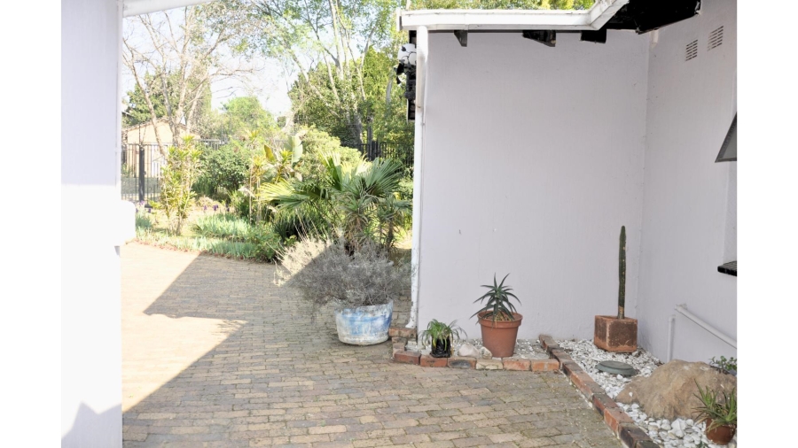 6 Bedroom Property for Sale in Paulshof Gauteng
