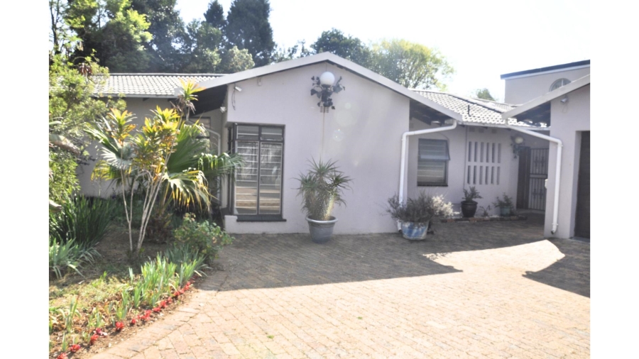 6 Bedroom Property for Sale in Paulshof Gauteng
