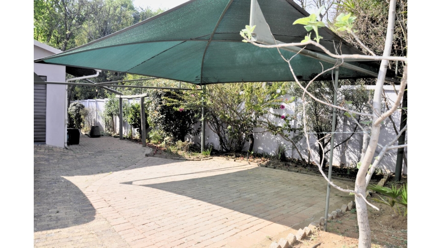 6 Bedroom Property for Sale in Paulshof Gauteng