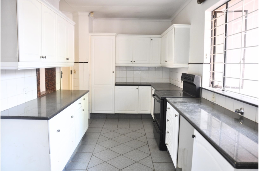6 Bedroom Property for Sale in Paulshof Gauteng