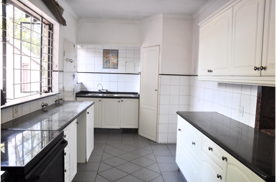 6 Bedroom Property for Sale in Paulshof Gauteng