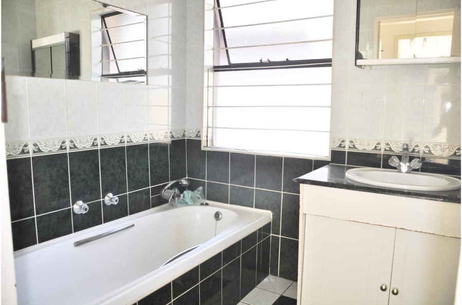 6 Bedroom Property for Sale in Paulshof Gauteng