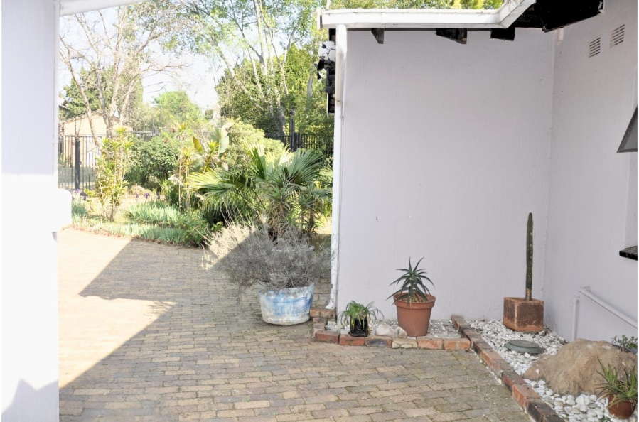 6 Bedroom Property for Sale in Paulshof Gauteng