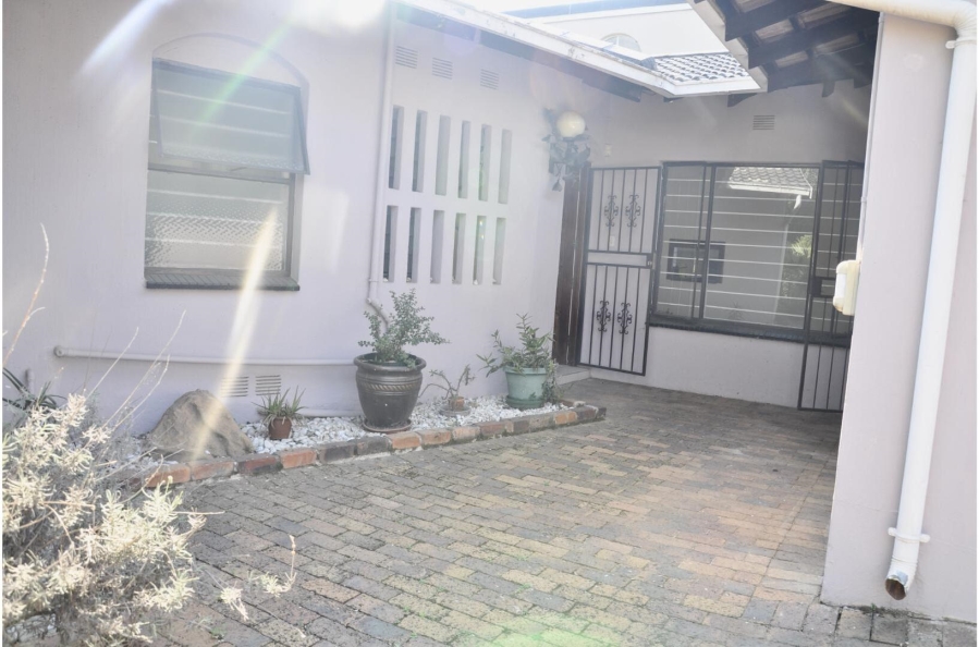 6 Bedroom Property for Sale in Paulshof Gauteng