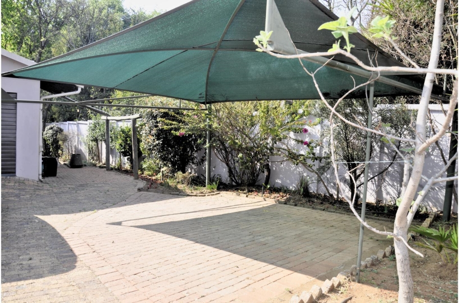 6 Bedroom Property for Sale in Paulshof Gauteng