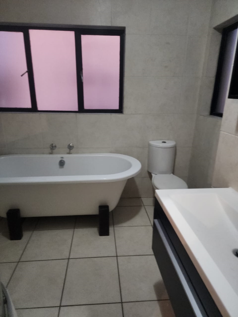 2 Bedroom Property for Sale in Greenstone Hill Gauteng