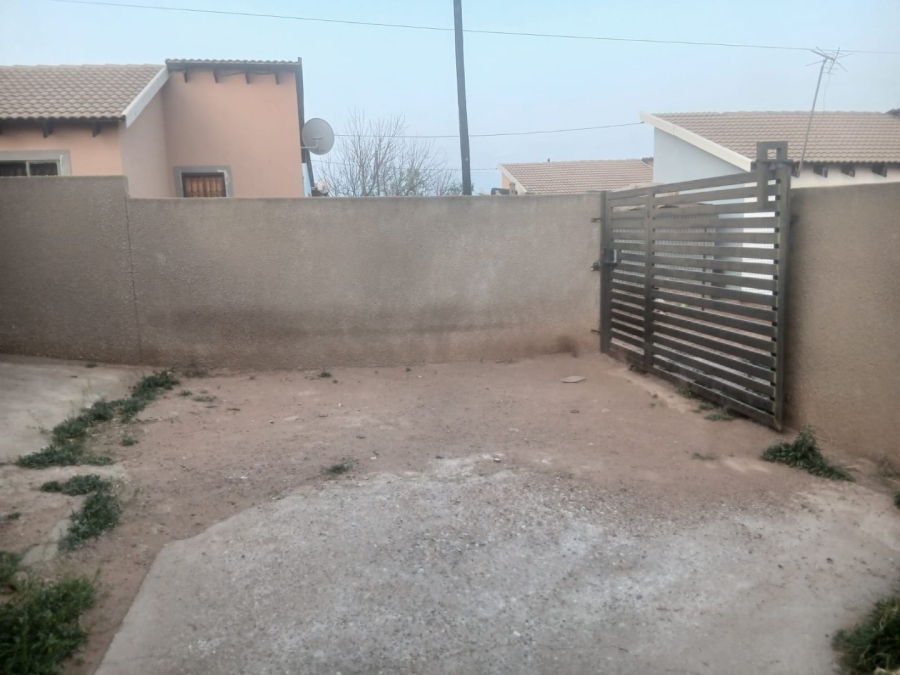 1 Bedroom Property for Sale in Mohlakeng Gauteng