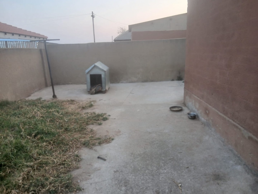 1 Bedroom Property for Sale in Mohlakeng Gauteng