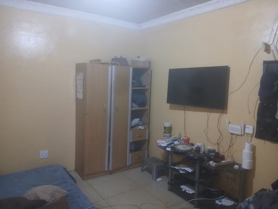 1 Bedroom Property for Sale in Mohlakeng Gauteng
