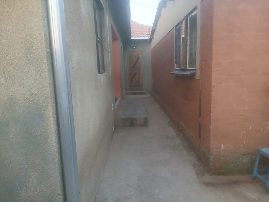 1 Bedroom Property for Sale in Mohlakeng Gauteng