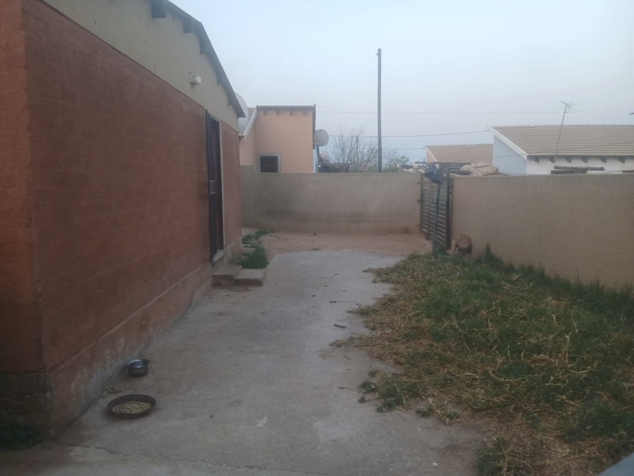 1 Bedroom Property for Sale in Mohlakeng Gauteng